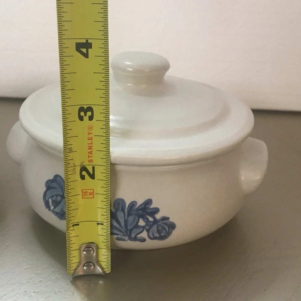 Pfaltzgraff Yorktowne 305Y‎ Individual Casserole/Chowder Bowls with Lids Pair